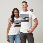 海上のジェット戦闘機 Tシャツ (ユニセックス)