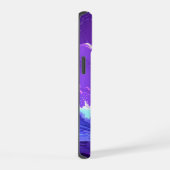 海上の紫の月 – 夢のような夜空 iPhone 15ケース (右側面)
