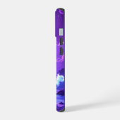 海上の紫の月 – 夢のような夜空 iPhone 15ケース (左側面)