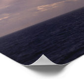 海上の輝く雲を通して太陽を沈める ポスター (角)