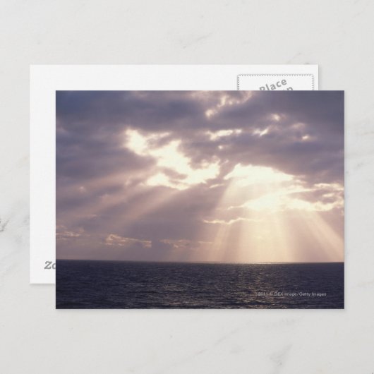 海上の輝く雲を通して太陽を沈める ポストカード (正面/裏面)