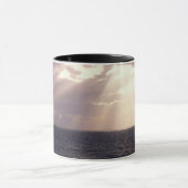 海上の雲を通って照る落日 マグカップ (中央)