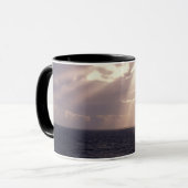 海上の雲を通って照る落日 マグカップ (正面左)