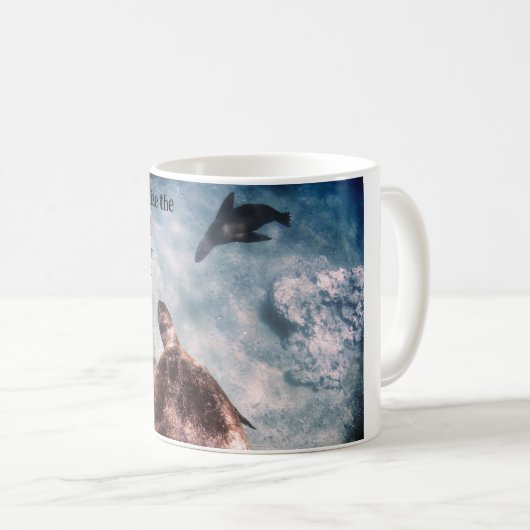 海亀とアシカが水中に コーヒーマグカップ (正面右)