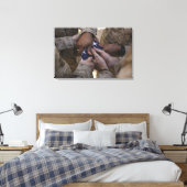 海兵隊がアメリカ国旗を折る キャンバスプリント (インサイチュ (寝室))