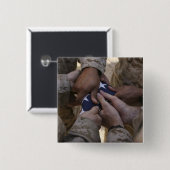 海兵隊がアメリカ国旗を折る 缶バッジ (正面&裏面)