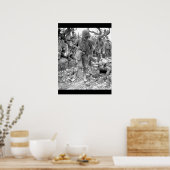 海兵隊が小さな村を通過する_War Image ポスター (キッチン)