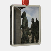 海兵隊と海兵隊がガス室に入る メタルオーナメント (右)