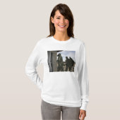 海兵隊と海兵隊がガス室に入る Tシャツ (正面フル)