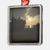 海兵隊のシルエット メタルオーナメント (左)