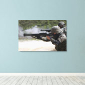 海兵隊の射撃砲 キャンバスプリント (インサイチュ (ウッドフロア))
