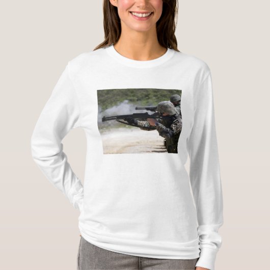 海兵隊の射撃砲 Tシャツ (正面)