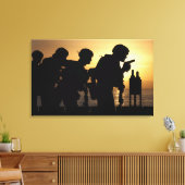 海兵隊の火災9mmハンドガン キャンバスプリント (インサイチュ (リビング))