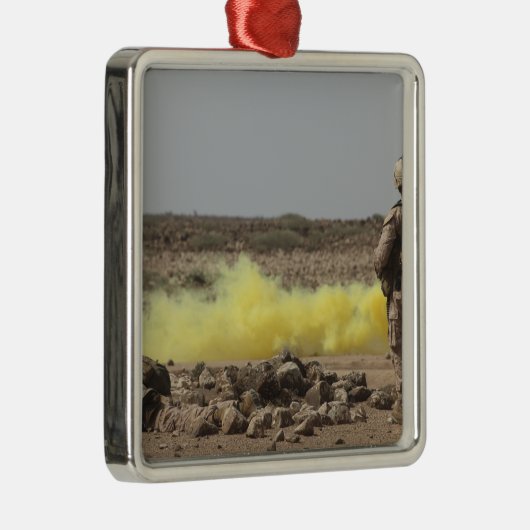 海兵隊は安全を提供する メタルオーナメント (右)