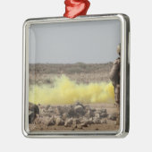 海兵隊は安全を提供する メタルオーナメント (左)