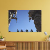 海兵隊は砲撃中に雑誌を変更する キャンバスプリント (インサイチュ (リビング))