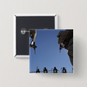 海兵隊は砲撃中に雑誌を変更する 缶バッジ (正面&裏面)