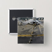 海兵隊はMH-60Sに搭乗する準備をする 缶バッジ (正面&裏面)