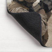 海兵隊員がM-32を発砲する マウスパッド (コーナー)