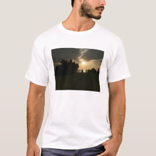 海兵隊員のシルエット Tシャツ