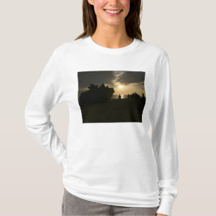 海兵隊員のシルエット Tシャツ