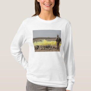 海兵隊員は保証を提供します Tシャツ