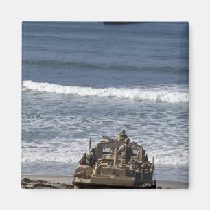 海兵隊員は到着を予想します マグネット