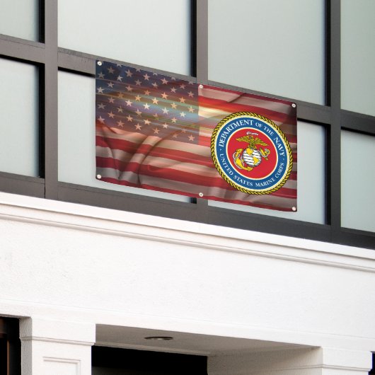 海兵隊員 横断幕 (ビルの外側)