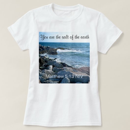 海塩の写真Earth Bible Verse Tシャツ (デザイン正面)