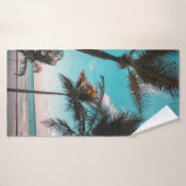 海岸にココナツの木が3本 バスタオル (バスタオル)