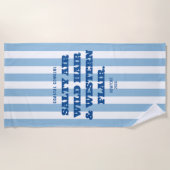 海岸のカウガール ウェスタンの魅力 青いカバナのストライプ ビーチタオル (正面)