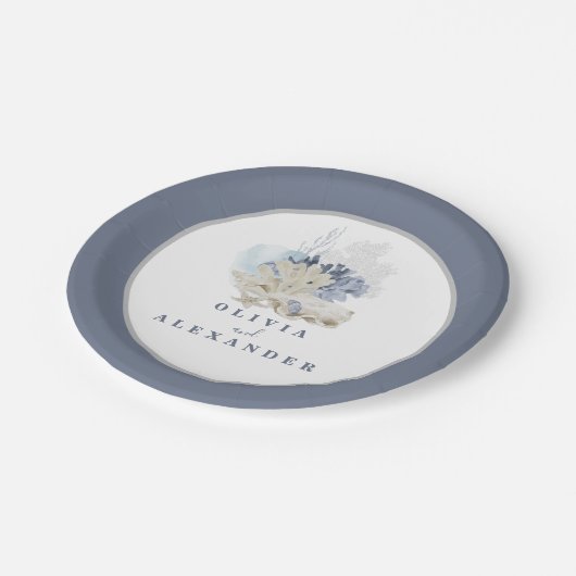 海岸のビーチの青い貝殻の結婚式 ペーパープレート (アングル)