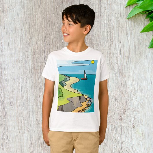 海岸の崖のビーチセイルボート Tシャツ