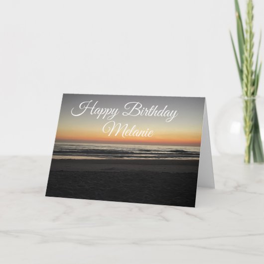 海岸の幸せな誕生日　夕日が沈むビーチ カード (正面)