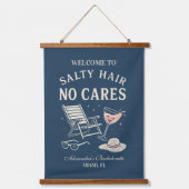 海岸の風に吹かれながら最後の乾杯 バチェロレッテ 吊り下げ型タペストリー (正面)