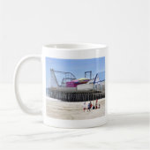 海岸の高さのジャージーの海岸 コーヒーマグカップ (左)