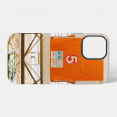 海岸前のオレンジと白の小屋 iPhoneケース (裏面横)