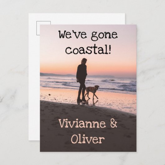 海岸沿いの夕日のビーチ歩く写真 案内ポストカード (正面/裏面)