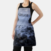 海岸沿いの小石と海 エプロン (インサイチュ)