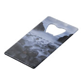 海岸沿いの小石と海 クレジットカード栓抜き (裏面アングル)