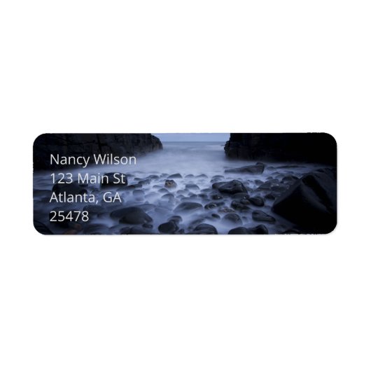 海岸沿いの小石と海 ラベル (正面)