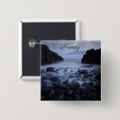 海岸沿いの小石と海 缶バッジ (正面&裏面)