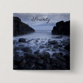 海岸沿いの小石と海 缶バッジ