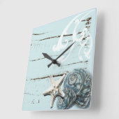 海岸沿いの納屋の木アクアブルーのヒトデの貝殻 スクエア壁時計 (傾斜)