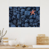 海岸沿いの黒い岩の上のヒトデ |アイスランド ポスター (キッチン)