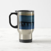 海岸線と防波堤の上の夕暮れの空 トラベルマグ (左)