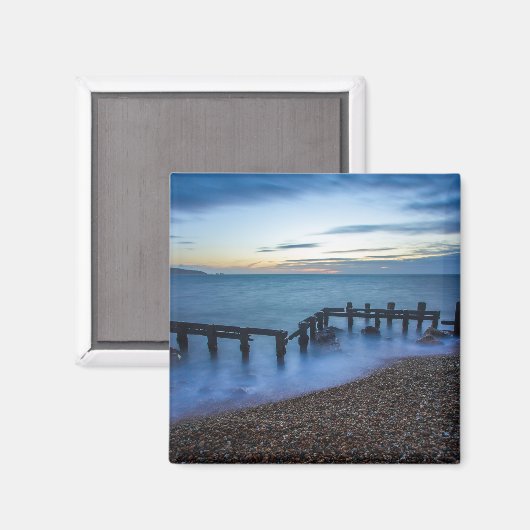 海岸線と防波堤の上の夕暮れの空 マグネット (正面/裏面)