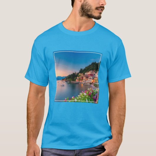 海岸線 |イタリア，ロンバルディア，バレナ Tシャツ (正面)