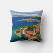 海岸線 |クロアチア、コルクラ島、コルクラ町 クッション (裏面)