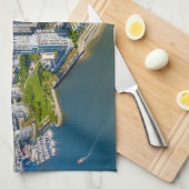 海岸線 |バンクーバー、ブリティッシュコロンビア、カナダ キッチンタオル (四つ折り)